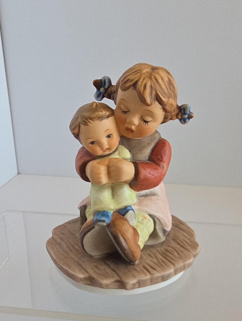 Vintage 2000 Goebel Berta Hummel "Patty Cake" Porcelain Figurine (BH 126)